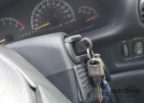 2000 Pontiac Grand Prix Gt z USA, uszkodzony, nr VIN 1G2WP52K0YF298936